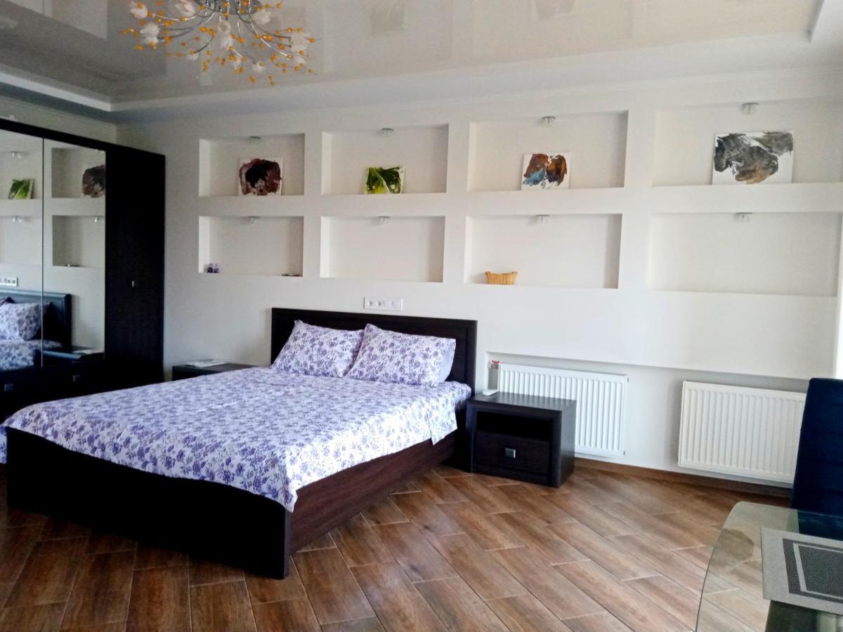 1-Room Studio Center Cherkasy Exterior photo